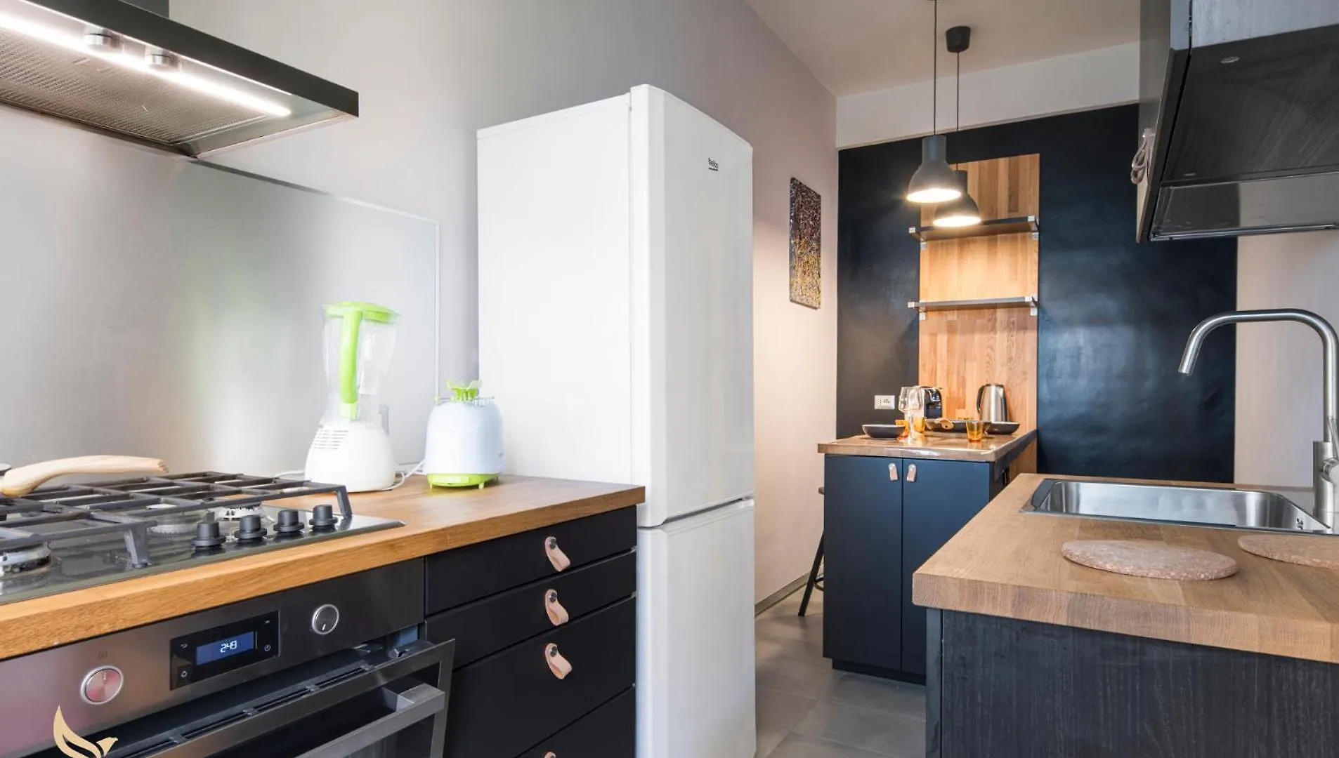 Mrbrown-Pincherle Suites location
